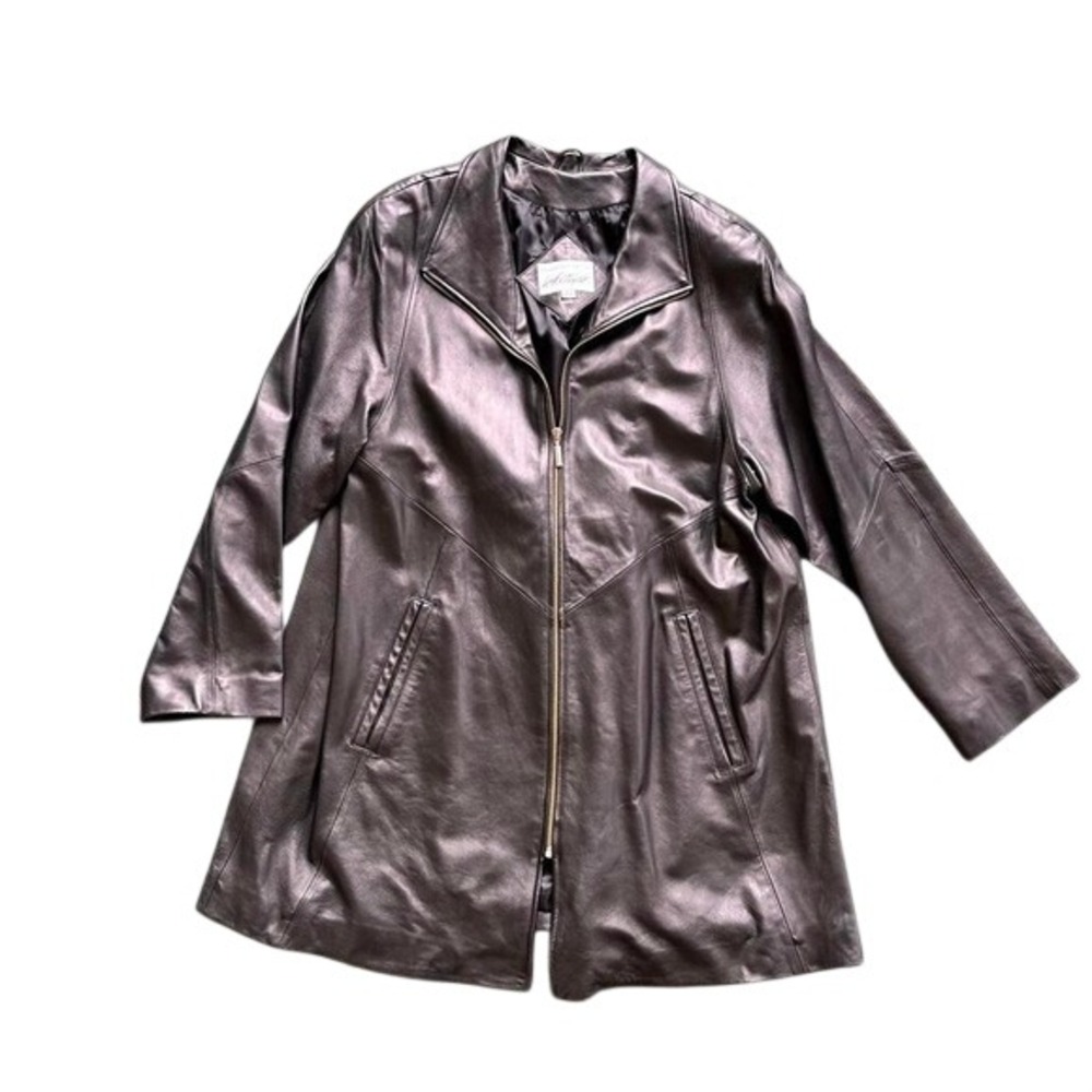 Lord and Taylor Black leather jacket with‎ a zipper down the fronT